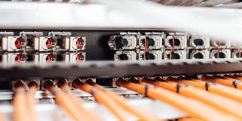10gbps-インターネット-イーサネットケーブル 銅線・光ファイバーケーブルラック