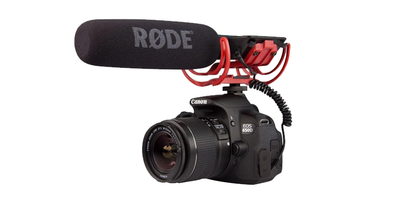 best microphones_rode People in a coffee shop use public wi-fi