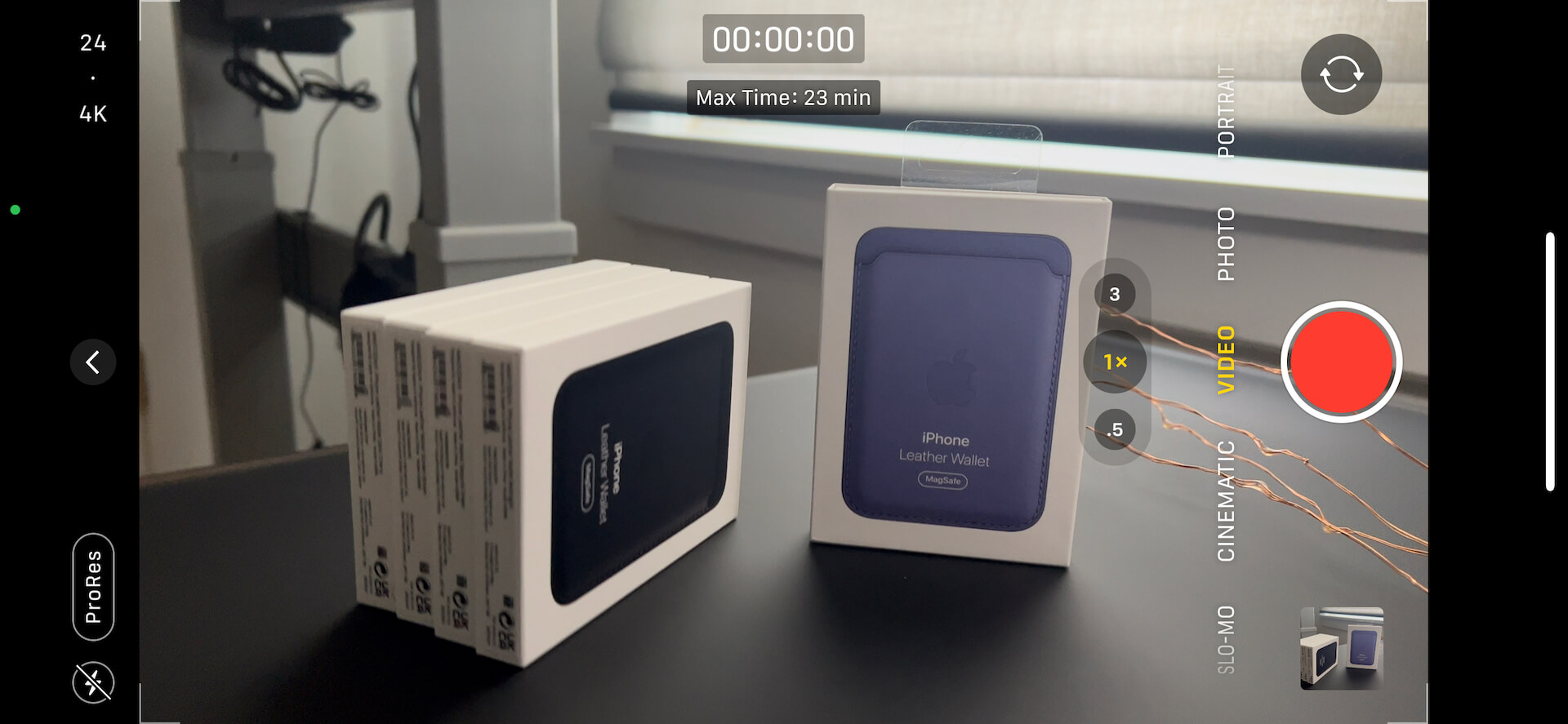 iphone 13 prores Dateien Videoaufnahme Eine iPhone 13 Pro und Pro Max Kamera, die in ProRes aufnimmt, mit einer Maximalzeitanzeige