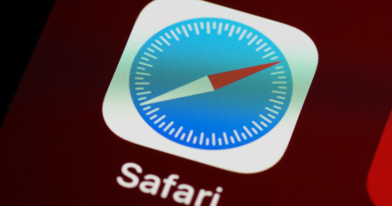 MASV-업로드 방법-더 빠른 브라우저-사파리 iPhone에서 Safari 브라우저 애플리케이션을 클로즈업한 모습